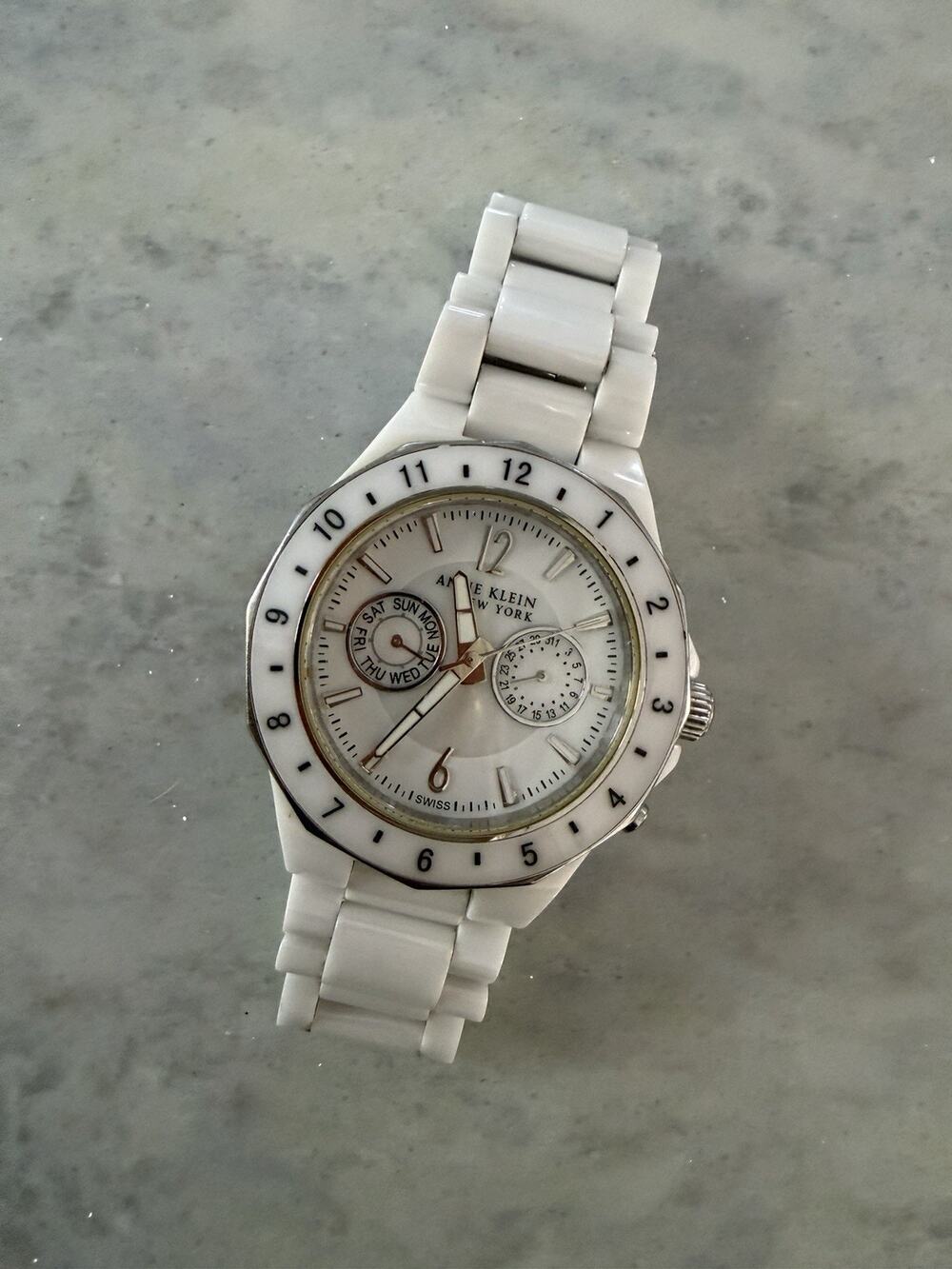 Anne Klein Watch White Ceramic Day & Date Ladies 12/1979 ( NEEDS NEW BATTERY)